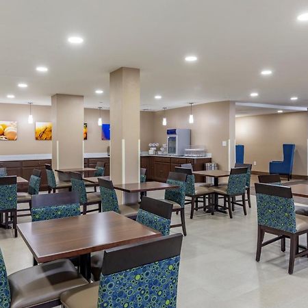 Quality Inn & Suites Spring Lake - Fayetteville Near Fort Bragg Екстериор снимка