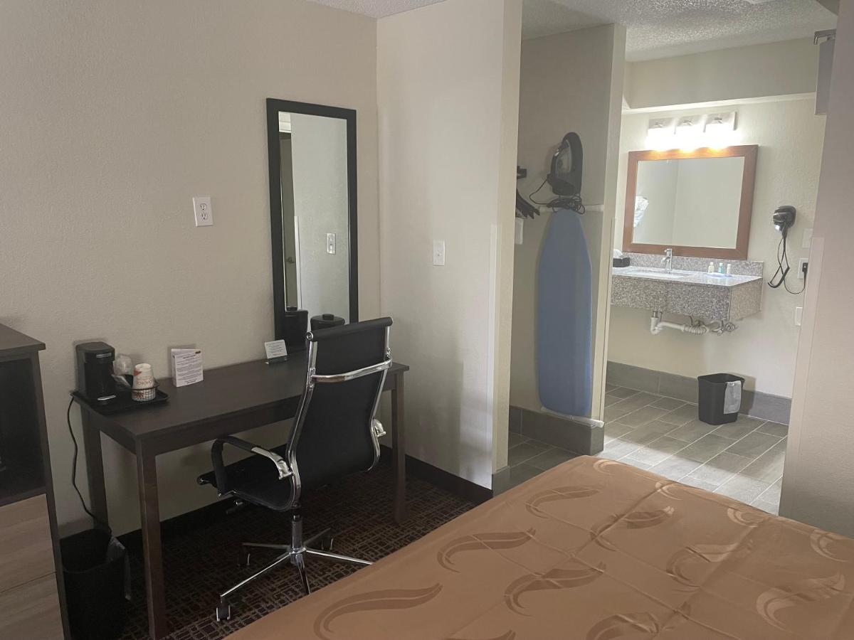 Quality Inn & Suites Spring Lake - Fayetteville Near Fort Bragg Екстериор снимка