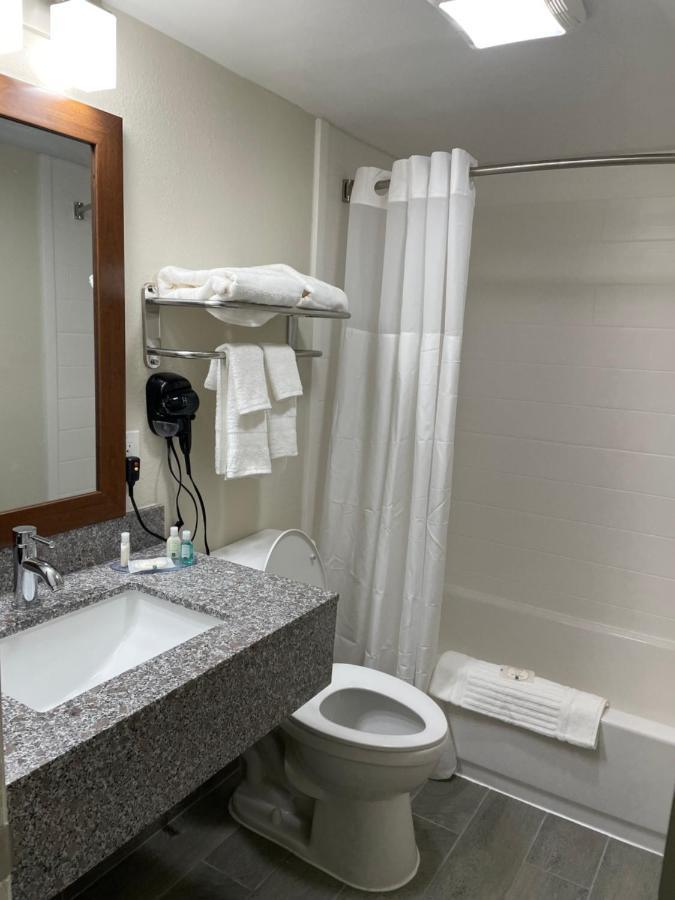Quality Inn & Suites Spring Lake - Fayetteville Near Fort Bragg Екстериор снимка