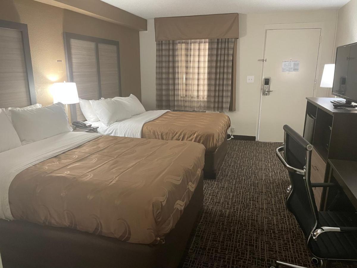 Quality Inn & Suites Spring Lake - Fayetteville Near Fort Bragg Екстериор снимка