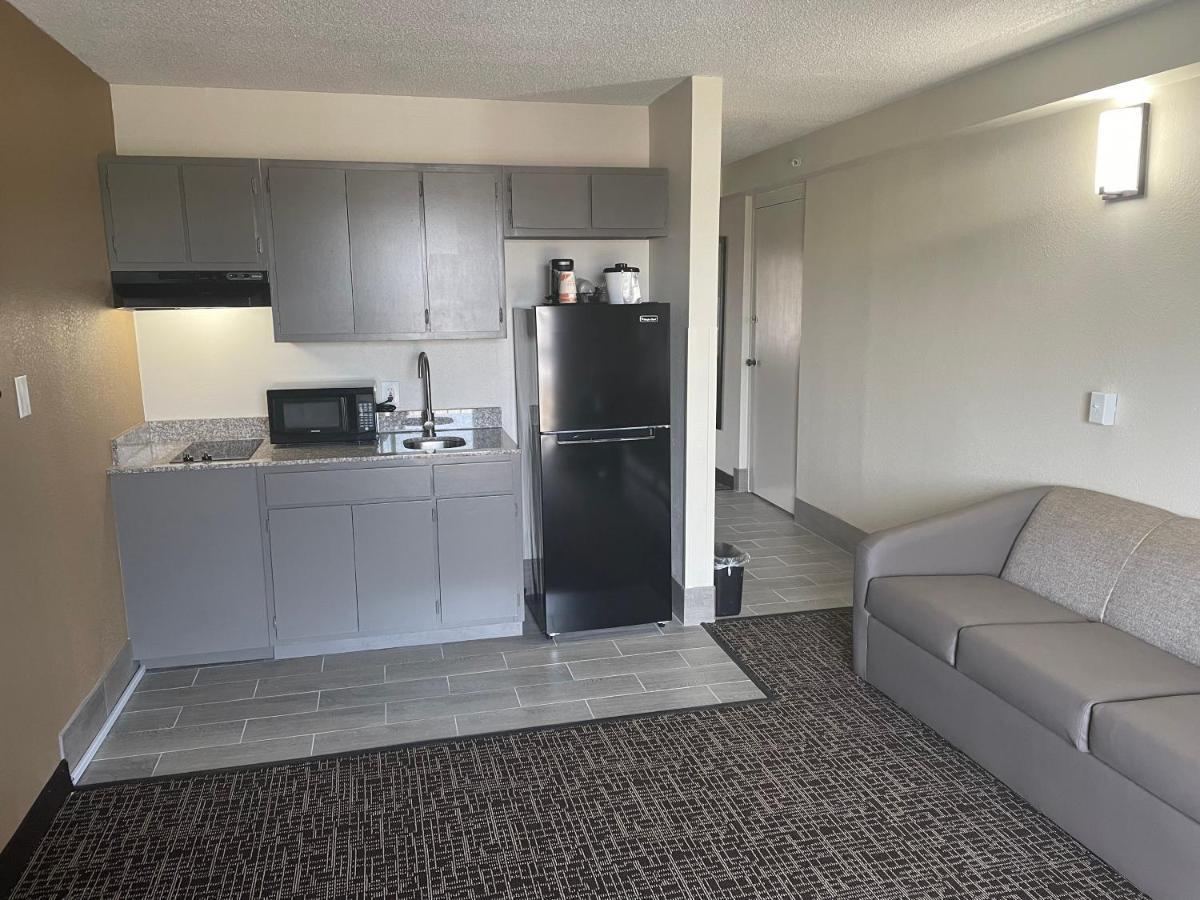 Quality Inn & Suites Spring Lake - Fayetteville Near Fort Bragg Екстериор снимка