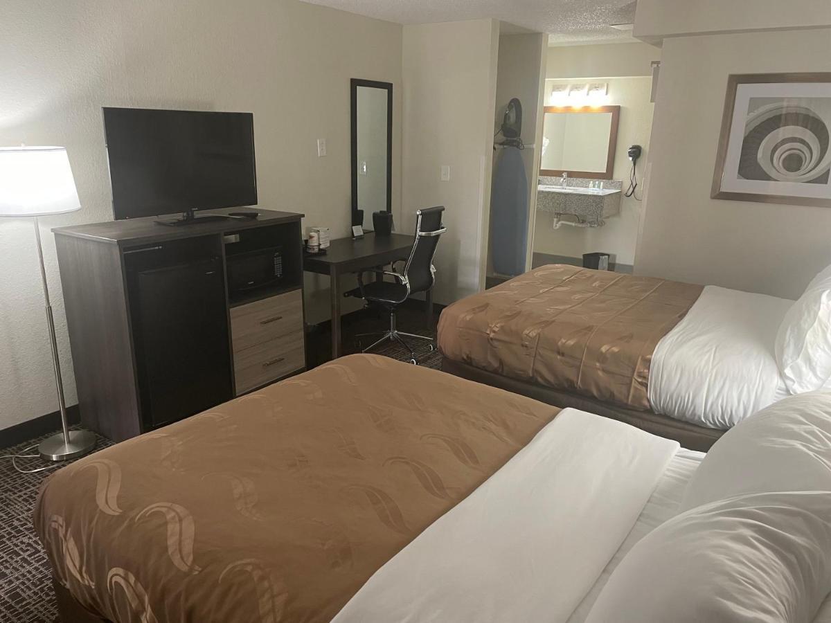 Quality Inn & Suites Spring Lake - Fayetteville Near Fort Bragg Екстериор снимка