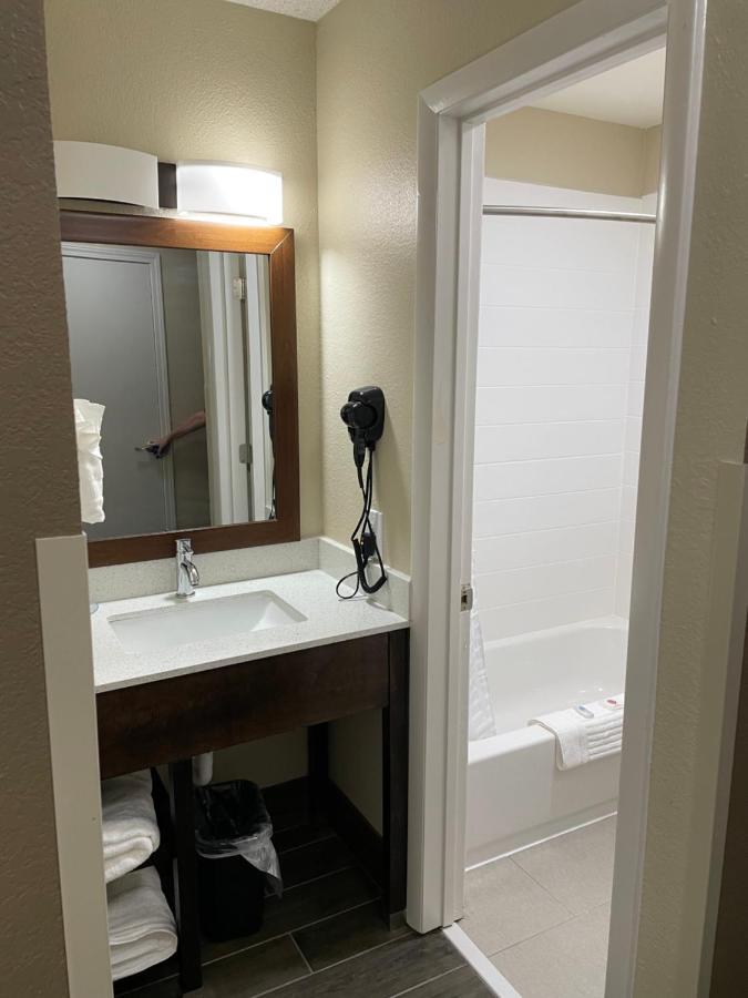 Quality Inn & Suites Spring Lake - Fayetteville Near Fort Bragg Екстериор снимка