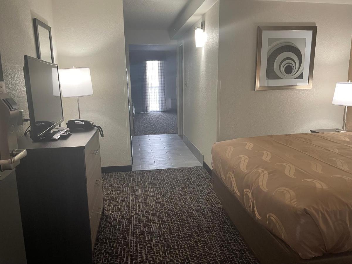 Quality Inn & Suites Spring Lake - Fayetteville Near Fort Bragg Екстериор снимка