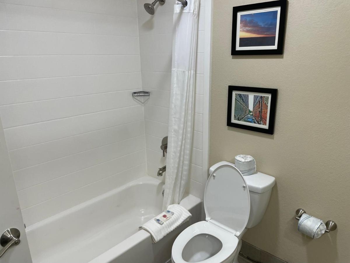 Quality Inn & Suites Spring Lake - Fayetteville Near Fort Bragg Екстериор снимка