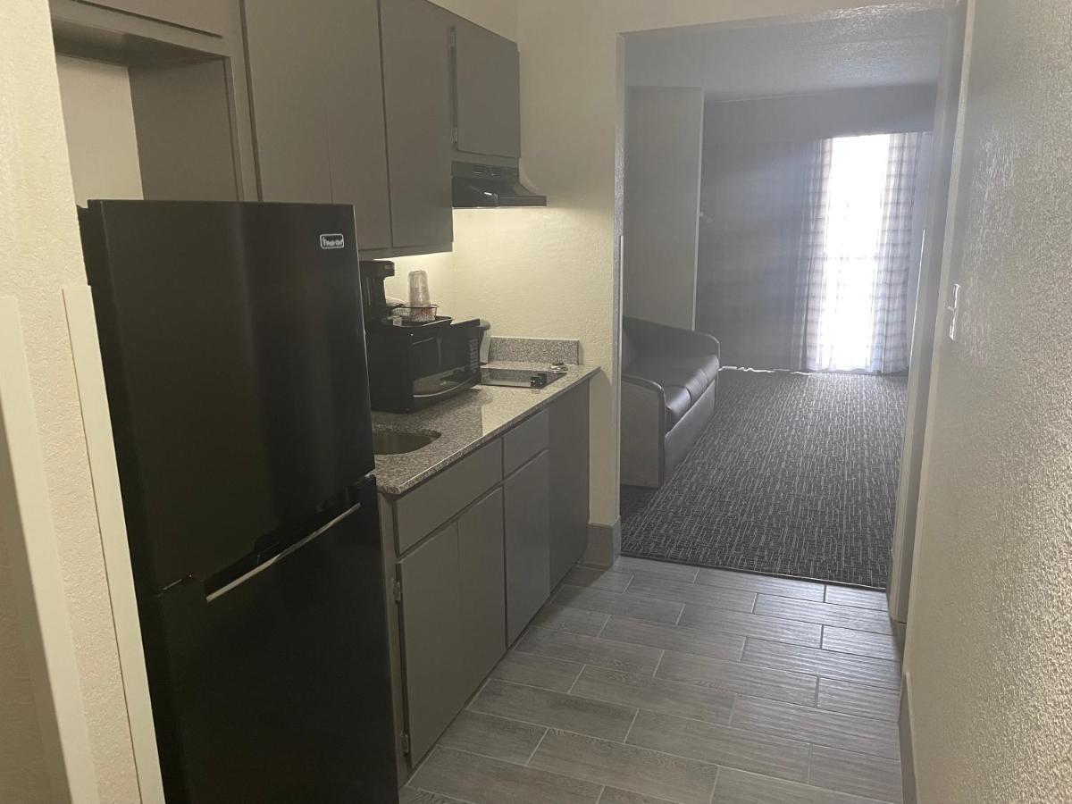 Quality Inn & Suites Spring Lake - Fayetteville Near Fort Bragg Екстериор снимка