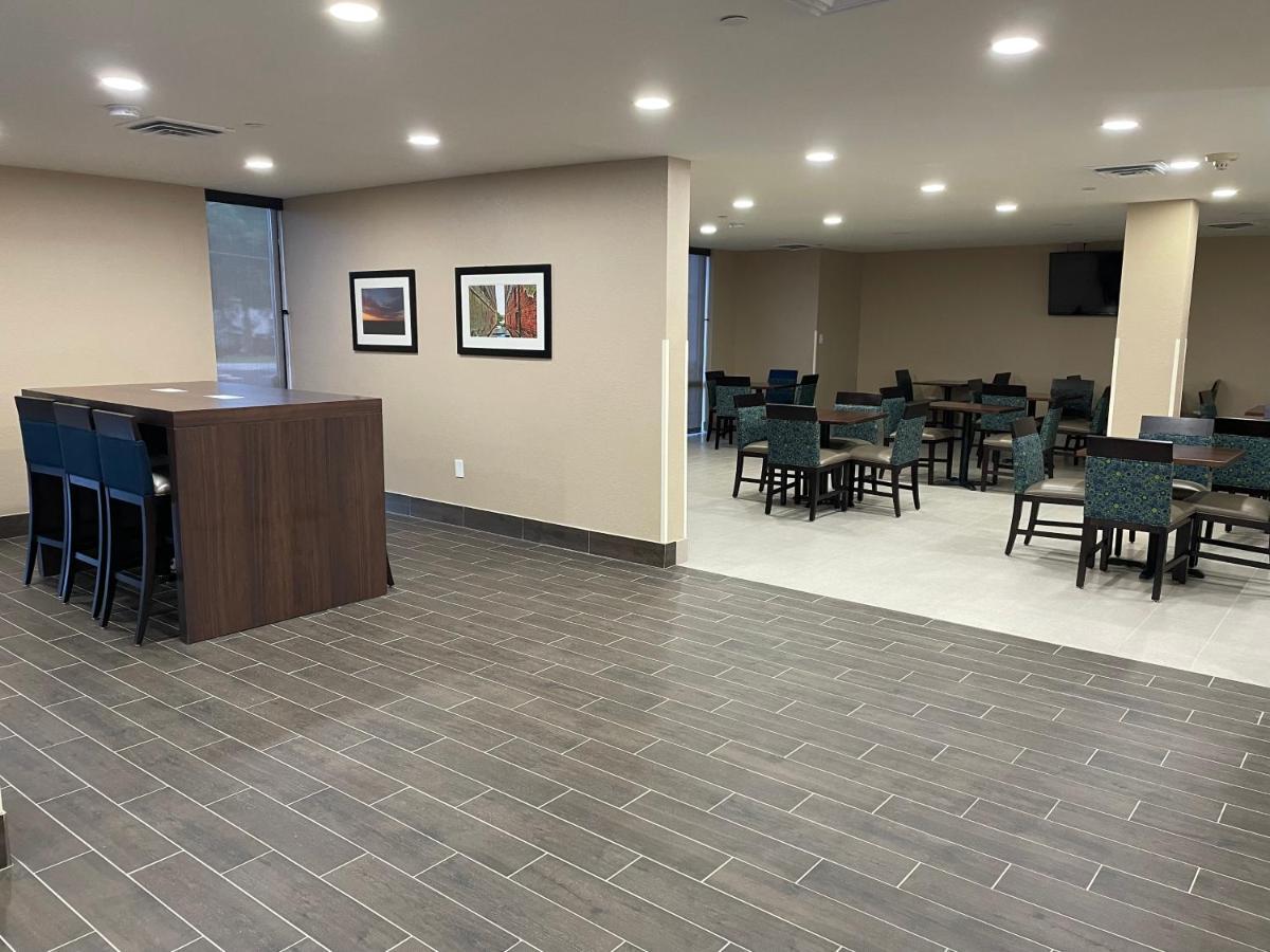 Quality Inn & Suites Spring Lake - Fayetteville Near Fort Bragg Екстериор снимка