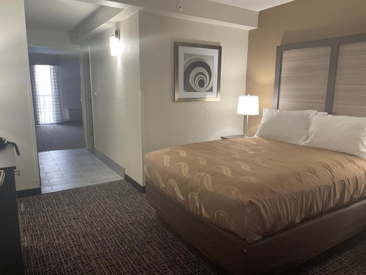 Quality Inn & Suites Spring Lake - Fayetteville Near Fort Bragg Екстериор снимка