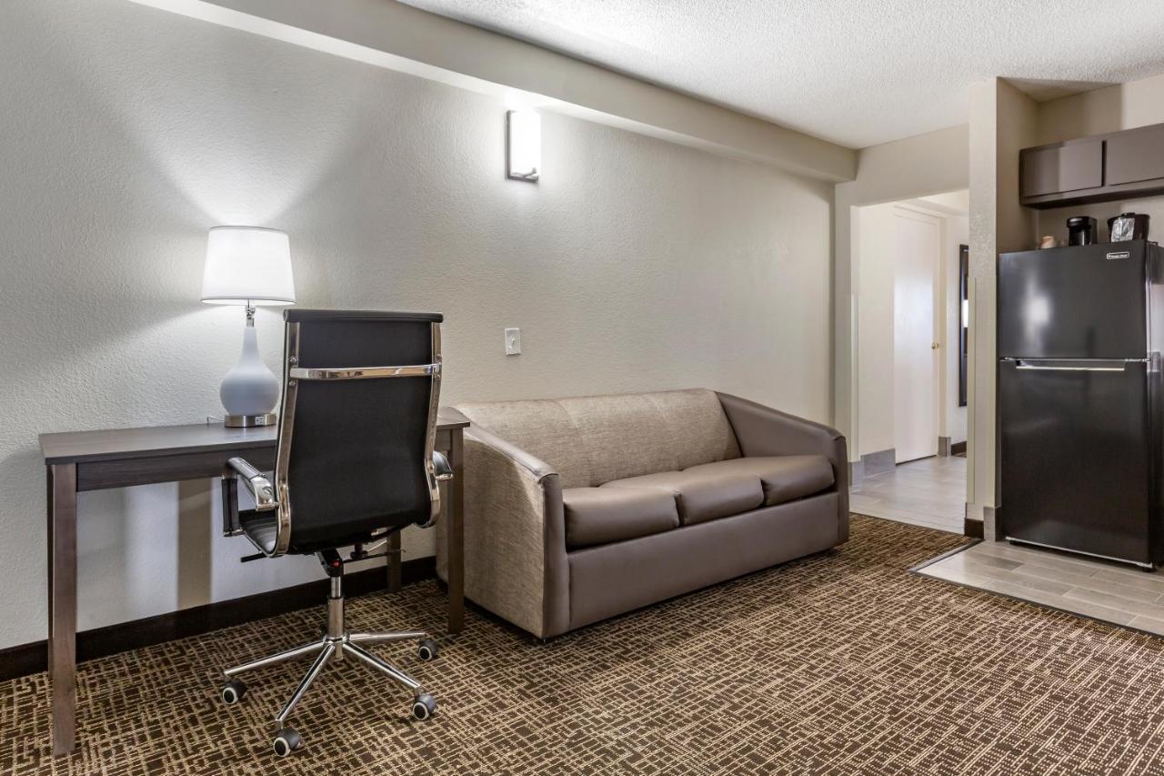 Quality Inn & Suites Spring Lake - Fayetteville Near Fort Bragg Екстериор снимка