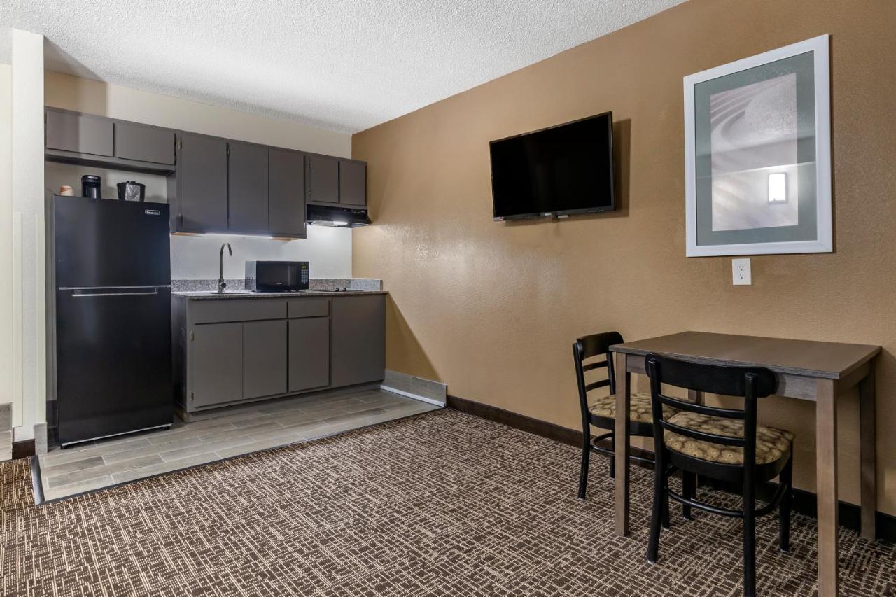 Quality Inn & Suites Spring Lake - Fayetteville Near Fort Bragg Екстериор снимка