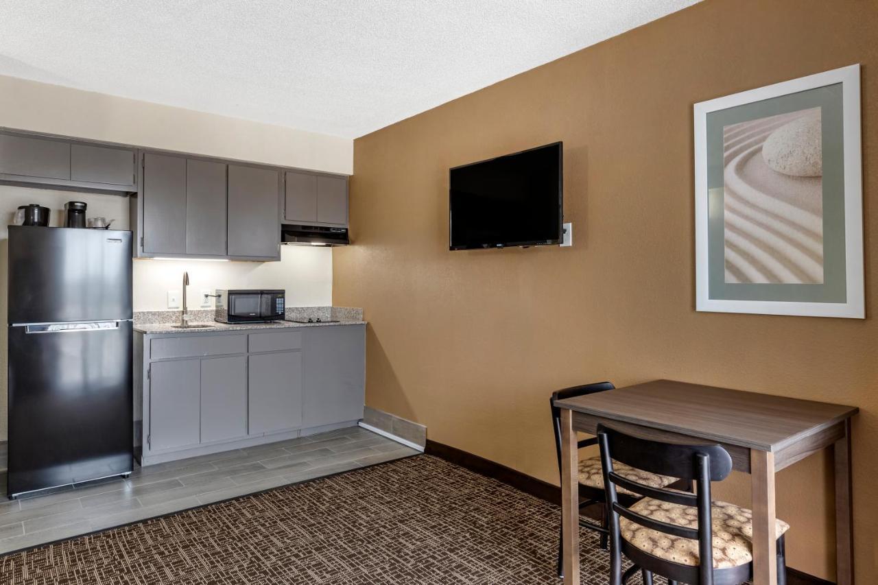 Quality Inn & Suites Spring Lake - Fayetteville Near Fort Bragg Екстериор снимка