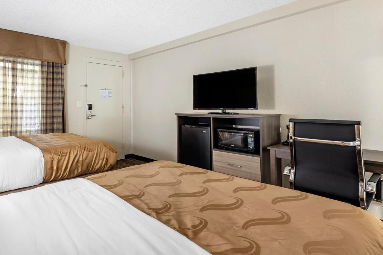 Quality Inn & Suites Spring Lake - Fayetteville Near Fort Bragg Екстериор снимка