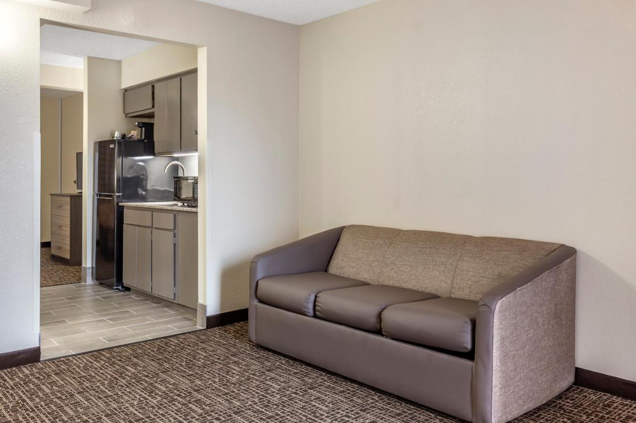 Quality Inn & Suites Spring Lake - Fayetteville Near Fort Bragg Екстериор снимка