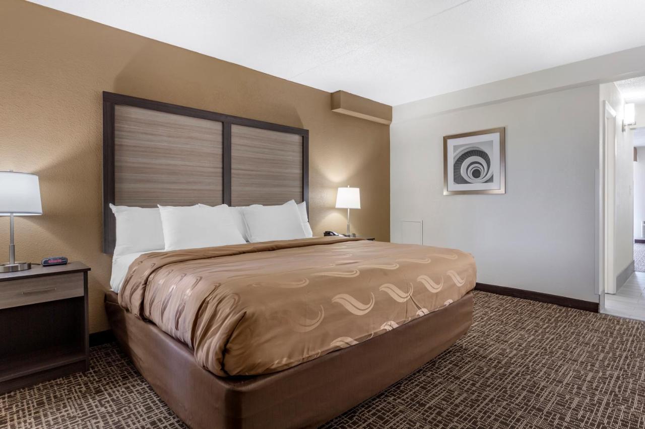 Quality Inn & Suites Spring Lake - Fayetteville Near Fort Bragg Екстериор снимка